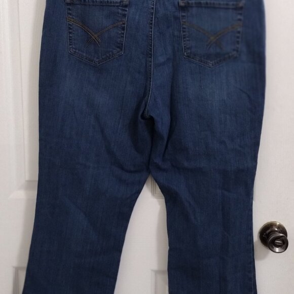 Sonoma Life + Style Women’s 16 Short Bootcut Jeans Medium Wash Stretch Denim - Picture 4 of 12